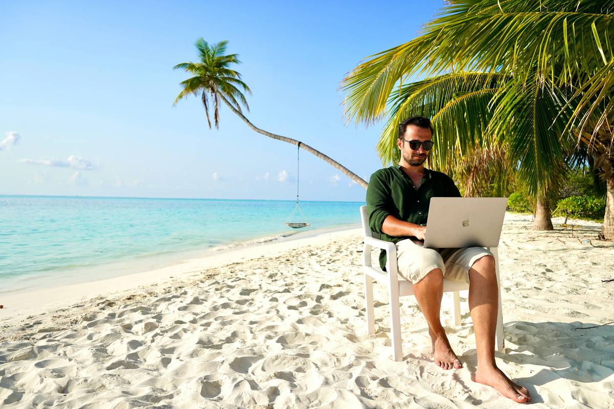 Digital Nomad Remote Work Travel Solo: 7 Proven Tips to Avoid Costly Mistakes